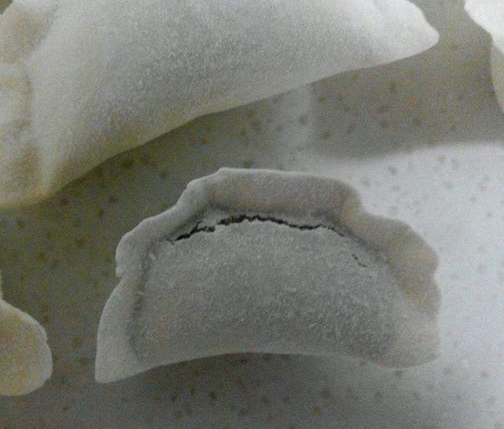 餃子機做出來的餃子一凍就裂，怎么回事？