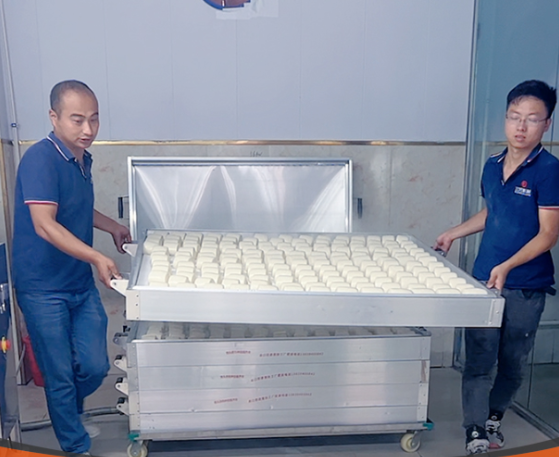 饅頭想實(shí)現(xiàn)流水線作業(yè)，該選什么樣的饅頭機(jī)？